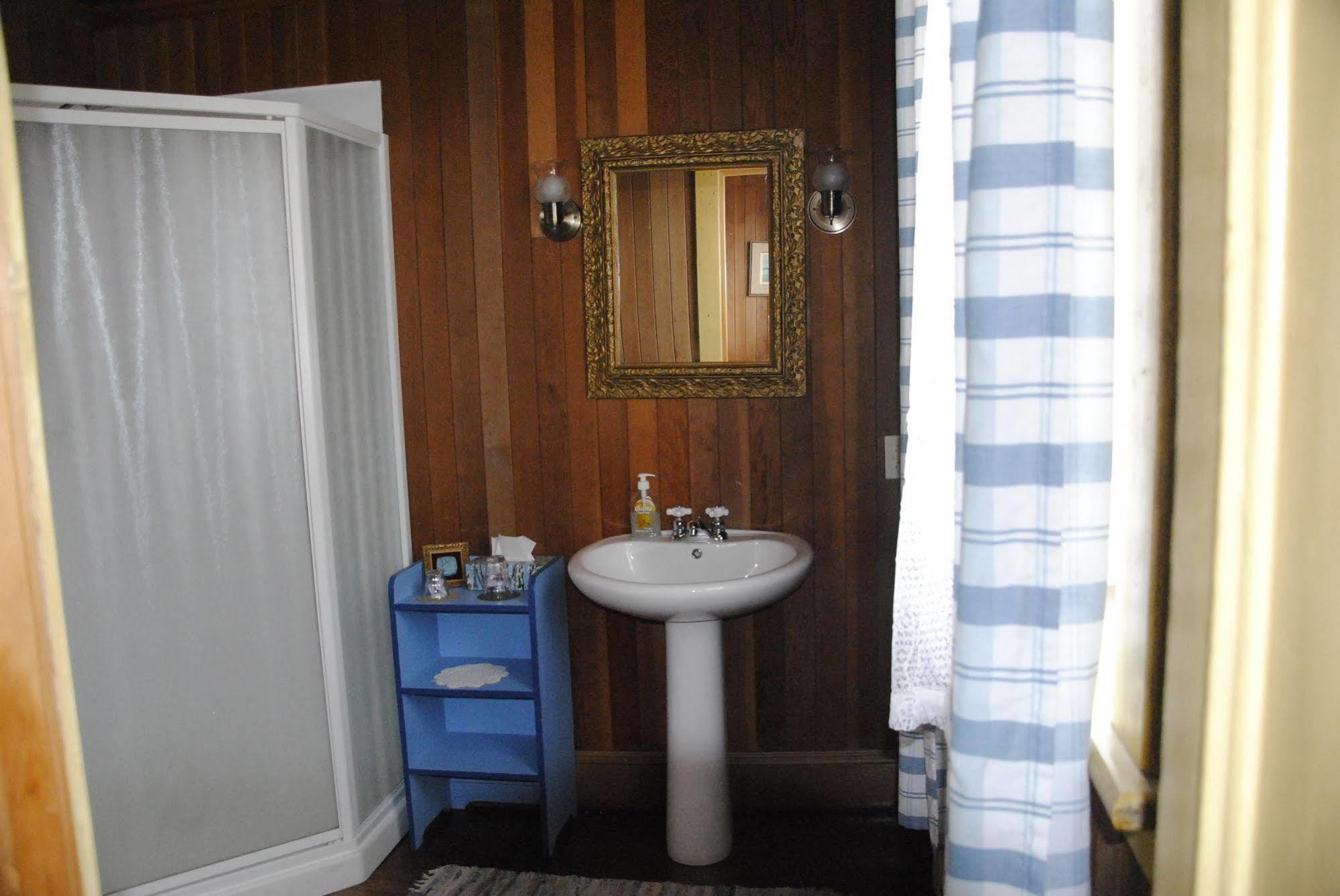 Gite De La Baie Hatee Bic Bagian luar foto